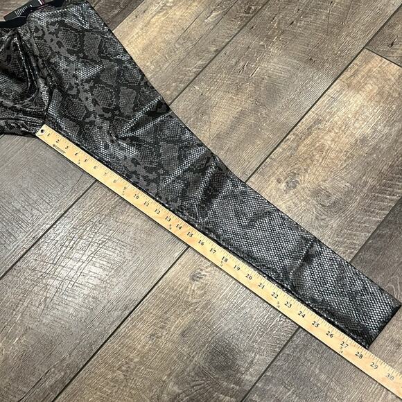 NWT Commando Women's Faux Leather Animal Legging Gray Snake  M - Picture 9 of 10